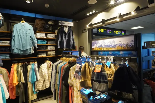 Columbia, Tocumen International Airport: store interior