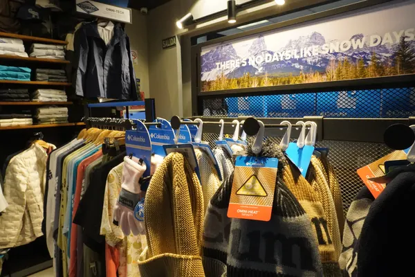 Columbia, Tocumen International Airport: store interior