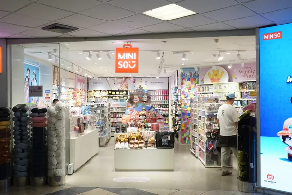 Miniso, Store 1: storefront