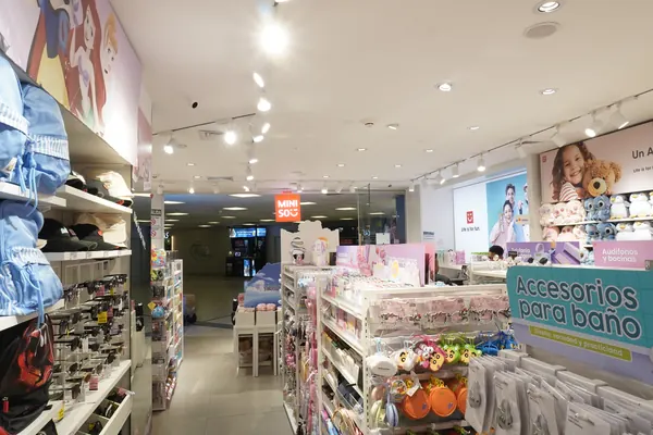 Miniso, Store 1: store interior