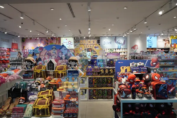 Miniso, Store 2: store interior