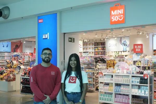 Miniso, Store 2: store team