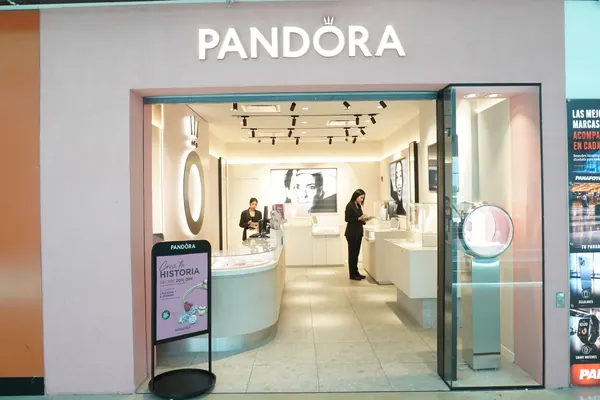 Pandora, Tocumen International Airport: storefront