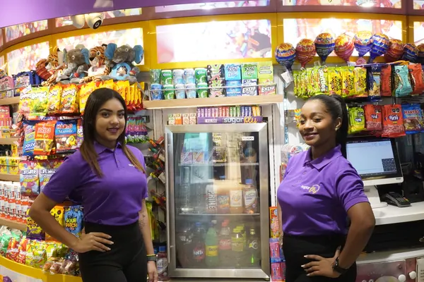 Sugar Fly, Capilla: store team